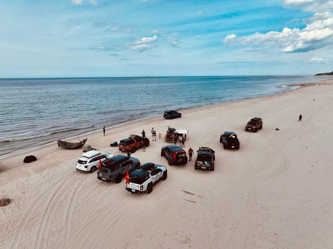 Gia đ&igrave;nh H&agrave; Nội bỏ cả tỷ l&agrave;m nh&agrave; di động từ xe Ford: &lsquo;Tốn một ch&uacute;t nhưng đi khắp Việt Nam m&agrave; vẫn v&aacute;c được cả nh&agrave; đi theo&rsquo;- Ảnh 11.