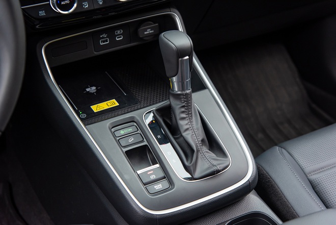 Ph&acirc;n v&acirc;n lựa chọn Honda CR-V bản L hybrid hoặc thuần xăng, bảng chi tiết dưới đ&acirc;y sẽ chỉ ra từng kh&aacute;c biệt về trang bị- Ảnh 8.