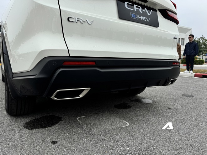 Chi tiết Honda CR-V e:HEV L tại Việt Nam: Có cần số nút bấm và 12 loa Bose nhưng thiếu cửa sổ trời, dễ ‘vừa miếng’ hơn bản RS- Ảnh 11. Chi tiết Honda CR-V e:HEV L tại Việt Nam: Có cần số nút bấm và 12 loa Bose nhưng thiếu cửa sổ trời, dễ ‘vừa miếng’ hơn bản RS- Ảnh 11.