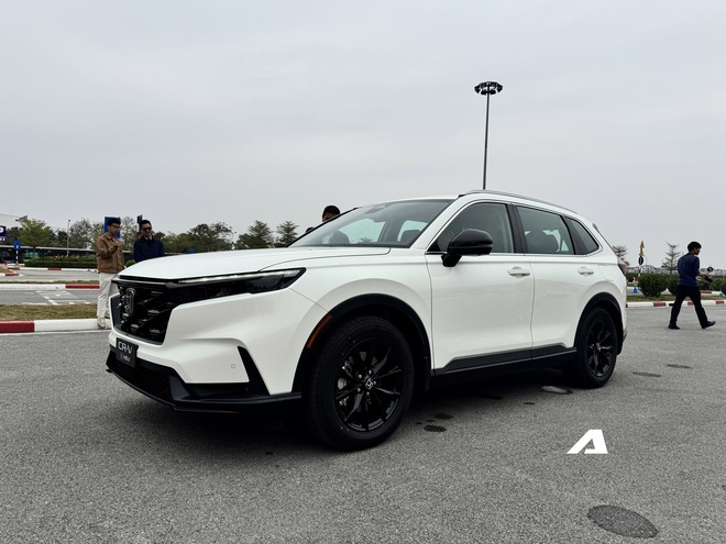 Ph&acirc;n v&acirc;n lựa chọn Honda CR-V bản L hybrid hoặc thuần xăng, bảng chi tiết dưới đ&acirc;y sẽ chỉ ra từng kh&aacute;c biệt về trang bị- Ảnh 1.