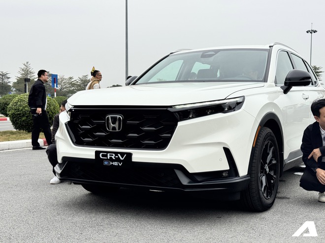 Chi tiết Honda CR-V e:HEV L tại Việt Nam: Có cần số nút bấm và 12 loa Bose nhưng thiếu cửa sổ trời, dễ ‘vừa miếng’ hơn bản RS- Ảnh 6. Chi tiết Honda CR-V e:HEV L tại Việt Nam: Có cần số nút bấm và 12 loa Bose nhưng thiếu cửa sổ trời, dễ ‘vừa miếng’ hơn bản RS- Ảnh 6.