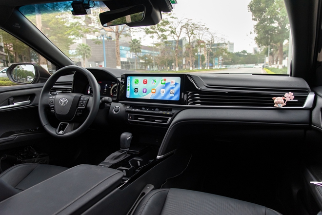 Nữ Gen Z Hà Nội 'bỏ Mẹc' sắm Toyota Camry làm xe đầu đời: ‘Không thích phô trương, có thứ phải hy sinh khi mua sớm’- Ảnh 5. Nữ Gen Z Hà Nội 'bỏ Mẹc' sắm Toyota Camry làm xe đầu đời: ‘Không thích phô trương, có thứ phải hy sinh khi mua sớm’- Ảnh 5.