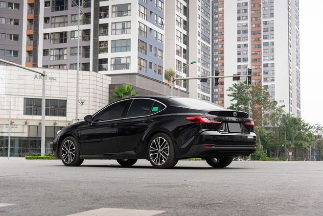 Nữ Gen Z Hà Nội 'bỏ Mẹc' sắm Toyota Camry làm xe đầu đời: ‘Không thích phô trương, có thứ phải hy sinh khi mua sớm’- Ảnh 4. Nữ Gen Z Hà Nội 'bỏ Mẹc' sắm Toyota Camry làm xe đầu đời: ‘Không thích phô trương, có thứ phải hy sinh khi mua sớm’- Ảnh 4.