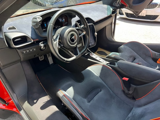 McLaren Artura Coupe đầu tiên lên sàn xe cũ: Lăn bánh 1.800km, giá rẻ hơn mua mới 3 tỷ đồng- Ảnh 5. McLaren Artura Coupe đầu tiên lên sàn xe cũ: Lăn bánh 1.800km, giá rẻ hơn mua mới 3 tỷ đồng- Ảnh 5.