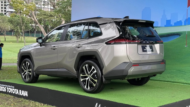 Toyota RAV4 c&oacute; gi&aacute; dưới 1 tỷ khi về Đ&ocirc;ng Nam &Aacute;: Chung m&acirc;m CR-V, d&ugrave;ng động cơ hybrid- Ảnh 3.