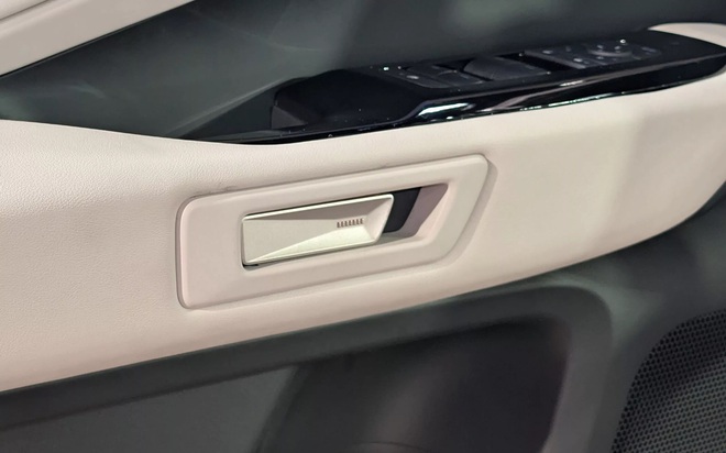 Toyota giấu ‘chốt an toàn’ trong tay nắm cửa dạng ẩn và đây là cách sử dụng mà không phải ai cũng biết- Ảnh 5. Toyota giấu ‘chốt an toàn’ trong tay nắm cửa dạng ẩn và đây là cách sử dụng mà không phải ai cũng biết- Ảnh 5.