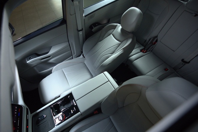 VW Teramont Pro nhận cọc tại Việt Nam: Hai bản, gi&aacute; từ 2,799 tỷ đồng ngang ngửa GLC 300, c&oacute; cả ghế &lsquo;chủ tịch&rsquo; ph&iacute;a trước- Ảnh 2.