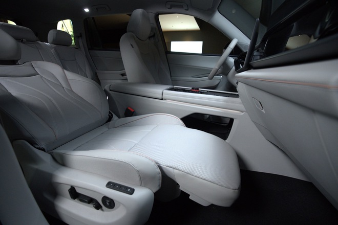 VW Teramont Pro nhận cọc tại Việt Nam: Hai bản, gi&aacute; từ 2,799 tỷ đồng ngang ngửa GLC 300, c&oacute; cả ghế &lsquo;chủ tịch&rsquo; ph&iacute;a trước- Ảnh 3.