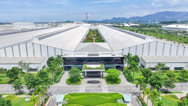 Trước 'xe du lịch thương hiệu THACO', tỷ phú Trần Bá Dương có gần 30 năm xây 'đế chế' khủng: Bắt tay Kia, Mazda, Peugeot, BMW lắp xe và vẫn đang mở rộng tiếp- Ảnh 5. Trước 'xe du lịch thương hiệu THACO', tỷ phú Trần Bá Dương có gần 30 năm xây 'đế chế' khủng: Bắt tay Kia, Mazda, Peugeot, BMW lắp xe và vẫn đang mở rộng tiếp- Ảnh 5.