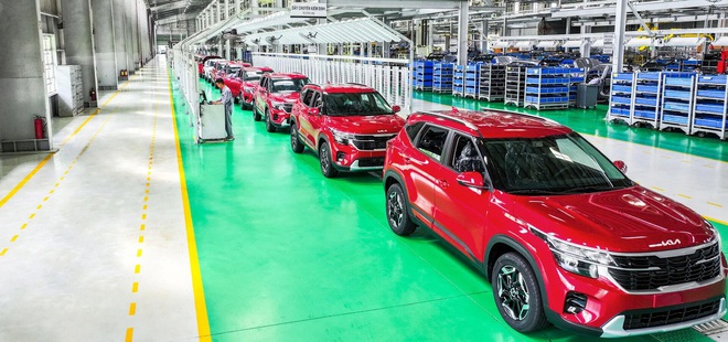 Trước 'xe du lịch thương hiệu THACO', tỷ phú Trần Bá Dương có gần 30 năm xây 'đế chế' khủng: Bắt tay Kia, Mazda, Peugeot, BMW lắp xe và vẫn đang mở rộng tiếp- Ảnh 4. Trước 'xe du lịch thương hiệu THACO', tỷ phú Trần Bá Dương có gần 30 năm xây 'đế chế' khủng: Bắt tay Kia, Mazda, Peugeot, BMW lắp xe và vẫn đang mở rộng tiếp- Ảnh 4.