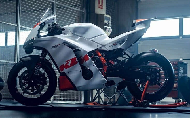 KTM 990 RC R Track 2026 ch&iacute;nh thức ra mắt, d&agrave;nh ri&ecirc;ng cho đường đua- Ảnh 2.