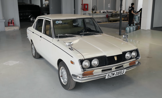 Dân chơi TP.HCM làm mới Toyota Corona 1975 theo cách 'khó nhất': Không độ chế cầu kỳ nhưng mất nhiều thời gian, lựa đúng đồ cũng không đơn giản- Ảnh 2. Dân chơi TP.HCM làm mới Toyota Corona 1975 theo cách 'khó nhất': Không độ chế cầu kỳ nhưng mất nhiều thời gian, lựa đúng đồ cũng không đơn giản- Ảnh 2.