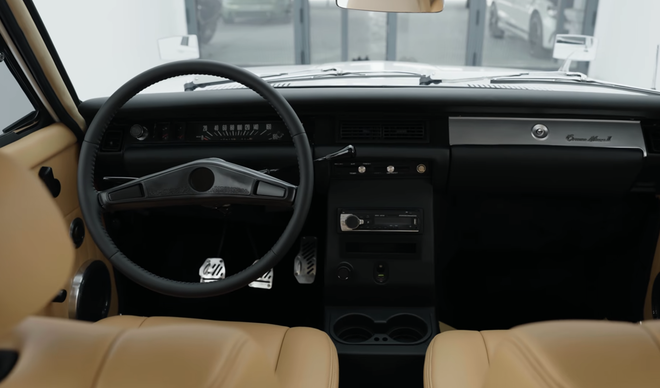 Dân chơi TP.HCM làm mới Toyota Corona 1975 theo cách 'khó nhất': Không độ chế cầu kỳ nhưng mất nhiều thời gian, lựa đúng đồ cũng không đơn giản- Ảnh 9. Dân chơi TP.HCM làm mới Toyota Corona 1975 theo cách 'khó nhất': Không độ chế cầu kỳ nhưng mất nhiều thời gian, lựa đúng đồ cũng không đơn giản- Ảnh 9.