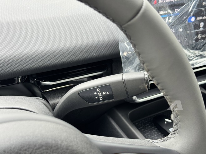 Sờ thực tế VinFast MPV 7 vừa về đại l&yacute;: Đắt hơn Limo Green 70 triệu đổi lại nhiều trải nghiệm kh&aacute;c, tiết kiệm điện hơn hẳn- Ảnh 10.