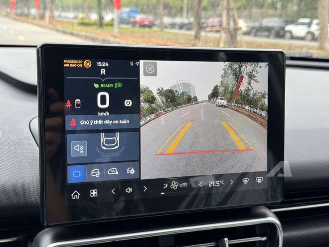 Sờ thực tế VinFast MPV 7 vừa về đại l&yacute;: Đắt hơn Limo Green 70 triệu đổi lại nhiều trải nghiệm kh&aacute;c, tiết kiệm điện hơn hẳn- Ảnh 12.