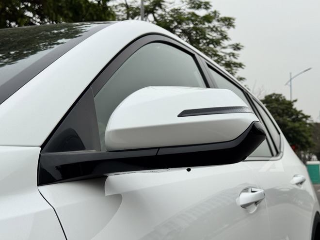 Sờ thực tế VinFast MPV 7 vừa về đại l&yacute;: Đắt hơn Limo Green 70 triệu đổi lại nhiều trải nghiệm kh&aacute;c, tiết kiệm điện hơn hẳn- Ảnh 5.