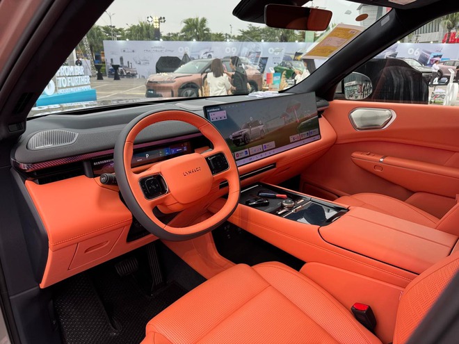 Lynk & Co 900 giá dự kiến 3,3 tỷ đồng tại Việt Nam lộ toàn thông số: Màn hình 30 inch, ghế xoay 180 độ siêu độc, máy hybrid mạnh ngang siêu xe- Ảnh 2. Lynk & Co 900 giá dự kiến 3,3 tỷ đồng tại Việt Nam lộ toàn thông số: Màn hình 30 inch, ghế xoay 180 độ siêu độc, máy hybrid mạnh ngang siêu xe- Ảnh 2.