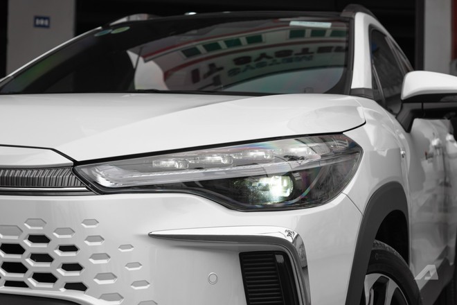 D&ugrave;ng &lsquo;Mẹc&rsquo; 10 năm rồi chốt Toyota Corolla Cross HEV, chủ xe chia sẻ: &lsquo;Nu&ocirc;i nhẹ đầu, hơn th&aacute;ng kh&ocirc;ng phải đổ xăng, l&agrave;nh v&agrave; rẻ gần như&hellip; xe m&aacute;y&rsquo;- Ảnh 4.