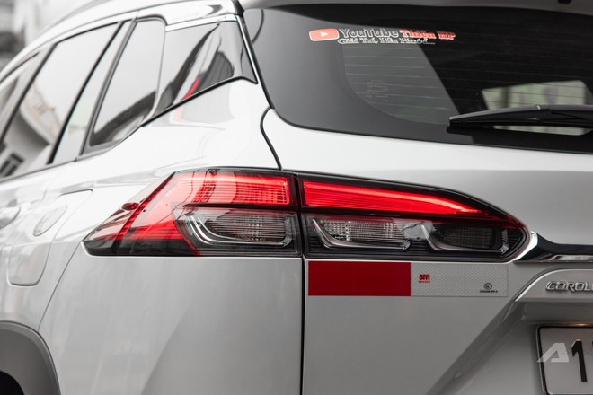 D&ugrave;ng &lsquo;Mẹc&rsquo; 10 năm rồi chốt Toyota Corolla Cross HEV, chủ xe chia sẻ: &lsquo;Nu&ocirc;i nhẹ đầu, hơn th&aacute;ng kh&ocirc;ng phải đổ xăng, l&agrave;nh v&agrave; rẻ gần như&hellip; xe m&aacute;y&rsquo;- Ảnh 5.