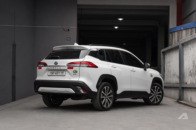 D&ugrave;ng &lsquo;Mẹc&rsquo; 10 năm rồi chốt Toyota Corolla Cross HEV, chủ xe chia sẻ: &lsquo;Nu&ocirc;i nhẹ đầu, hơn th&aacute;ng kh&ocirc;ng phải đổ xăng, l&agrave;nh v&agrave; rẻ gần như&hellip; xe m&aacute;y&rsquo;- Ảnh 3.
