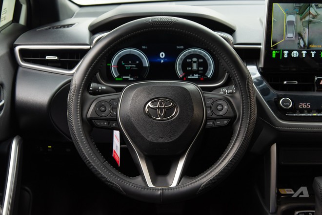 D&ugrave;ng &lsquo;Mẹc&rsquo; 10 năm rồi chốt Toyota Corolla Cross HEV, chủ xe chia sẻ: &lsquo;Nu&ocirc;i nhẹ đầu, hơn th&aacute;ng kh&ocirc;ng phải đổ xăng, l&agrave;nh v&agrave; rẻ gần như&hellip; xe m&aacute;y&rsquo;- Ảnh 13.