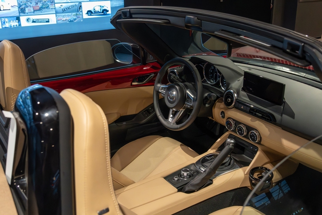 Lộ chi tiết trang bị Mazda MX-5 2026 tại Việt Nam: Hai phi&ecirc;n bản, c&oacute; ADAS, động cơ mạnh gần 200 m&atilde; lực- Ảnh 4.