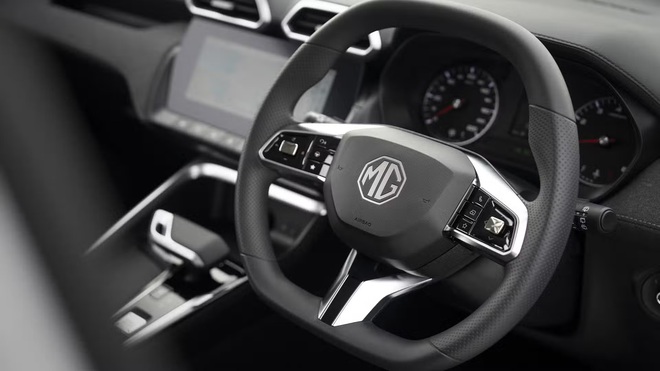 MG ZS thế hệ mới c&oacute; bản gi&aacute; rẻ khiến người Việt ph&aacute;t th&egrave;m: C&oacute; ADAS, cần số điện tử, gi&aacute; quy đổi hơn 400 triệu- Ảnh 2.