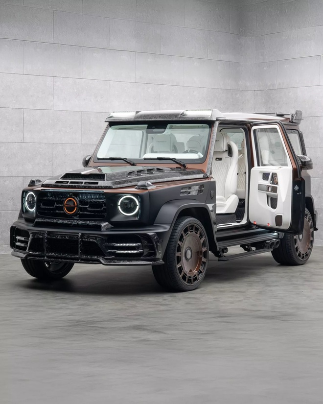 Chiếc Mercedes G-Class này chỉ có 0,0000001% dân số trên thế giới sở hữu được: Cửa mở ngược như Rolls-Royce, mạnh 900 mã lực- Ảnh 2. Chiếc Mercedes G-Class này chỉ có 0,0000001% dân số trên thế giới sở hữu được: Cửa mở ngược như Rolls-Royce, mạnh 900 mã lực- Ảnh 2.