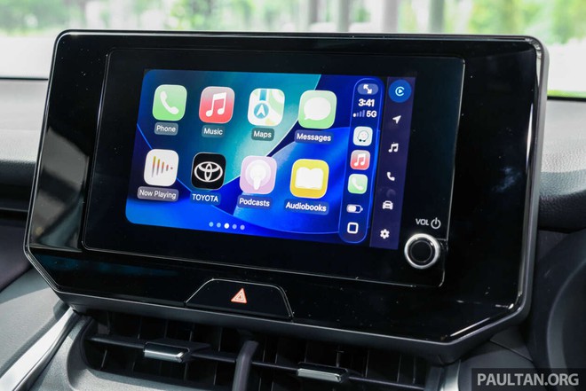 Ảnh thực tế Toyota Venza gi&aacute; quy đổi gần 2 tỷ đồng vừa ra mắt ĐN&Aacute;: Tiện nghi xịn, c&oacute; ADAS nhưng m&agrave;n h&igrave;nh dễ g&acirc;y tranh c&atilde;i- Ảnh 7.