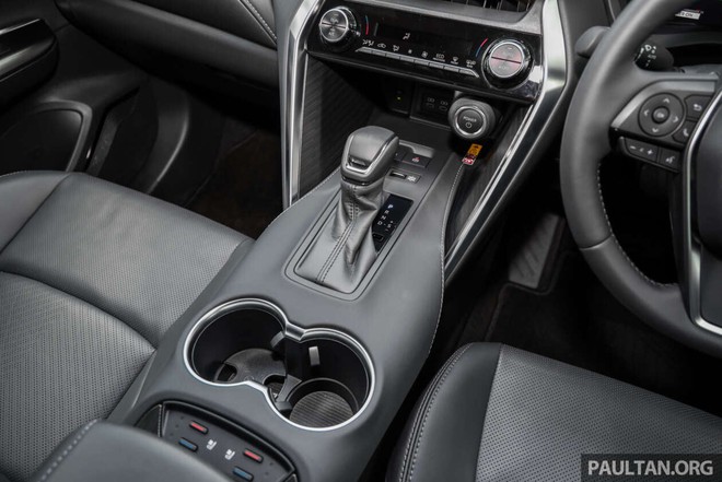 Ảnh thực tế Toyota Venza gi&aacute; quy đổi gần 2 tỷ đồng vừa ra mắt ĐN&Aacute;: Tiện nghi xịn, c&oacute; ADAS nhưng m&agrave;n h&igrave;nh dễ g&acirc;y tranh c&atilde;i- Ảnh 11.