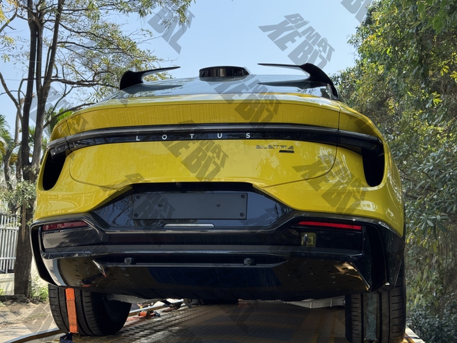 Bộ đ&ocirc;i xe điện Lotus lần đầu lộ diện tại Việt Nam: Mạnh hơn 600 m&atilde; lực, chạy hơn 500km/sạc, c&ugrave;ng ph&acirc;n kh&uacute;c Porsche Macan, Taycan- Ảnh 5.