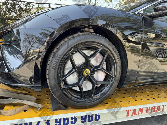 Bộ đ&ocirc;i xe điện Lotus lần đầu lộ diện tại Việt Nam: Mạnh hơn 600 m&atilde; lực, chạy hơn 500km/sạc, c&ugrave;ng ph&acirc;n kh&uacute;c Porsche Macan, Taycan- Ảnh 9.