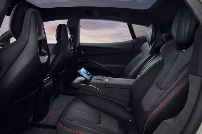 Bộ đ&ocirc;i xe điện Lotus lần đầu lộ diện tại Việt Nam: Mạnh hơn 600 m&atilde; lực, chạy hơn 500km/sạc, c&ugrave;ng ph&acirc;n kh&uacute;c Porsche Macan, Taycan- Ảnh 15.