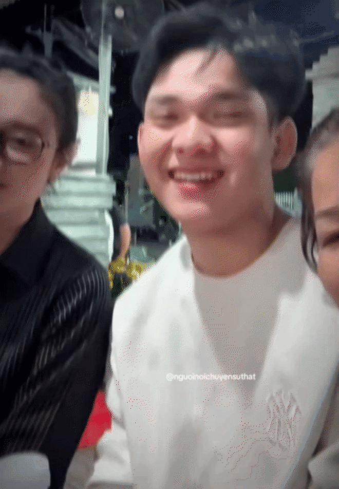 Tổng t&agrave;i xứ Cam ở rể Việt Nam như thế n&agrave;y sao: Phụ vợ nhặt hạt điều, rửa loạt "xế hộp" tiền tỷ cho bố mẹ vợ- Ảnh 11.