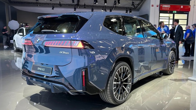 BMW iX3 2026 liên tục lên lịch vào ĐNÁ dù đang ‘cháy hàng’: Thiết kế mới với màn hình gây ngợp, chạy gần 650km/sạc, dễ về Việt Nam thay đời cũ- Ảnh 2. BMW iX3 2026 liên tục lên lịch vào ĐNÁ dù đang ‘cháy hàng’: Thiết kế mới với màn hình gây ngợp, chạy gần 650km/sạc, dễ về Việt Nam thay đời cũ- Ảnh 2.