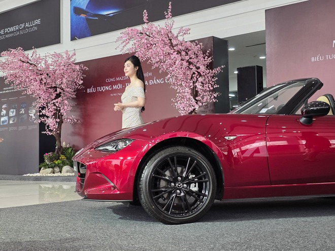 Chạm mặt Mazda MX-5 v&agrave; CX-90 tại H&agrave; Nội: Một chiếc để chơi, một chiếc cho kh&aacute;ch Việt chuộng xe rộng- Ảnh 8.