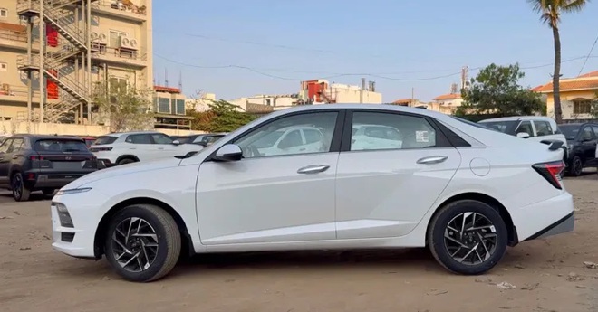 Soi chi tiết Hyundai Accent mới ra mắt: C&oacute; ghế chủ tịch, giữ l&agrave;n như xe sang, sẵn s&agrave;ng khiến Vios v&agrave; City 'to&aacute;t mồ h&ocirc;i'- Ảnh 4.