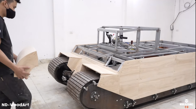 Bố người ta trong truyền thuyết: Tự chế mô hình xe tăng gỗ cực ‘khủng’ cho con trai, vận hành như thật khiến cộng đồng mạng ngả mũ- Ảnh 5. Bố người ta trong truyền thuyết: Tự chế mô hình xe tăng gỗ cực ‘khủng’ cho con trai, vận hành như thật khiến cộng đồng mạng ngả mũ- Ảnh 5.