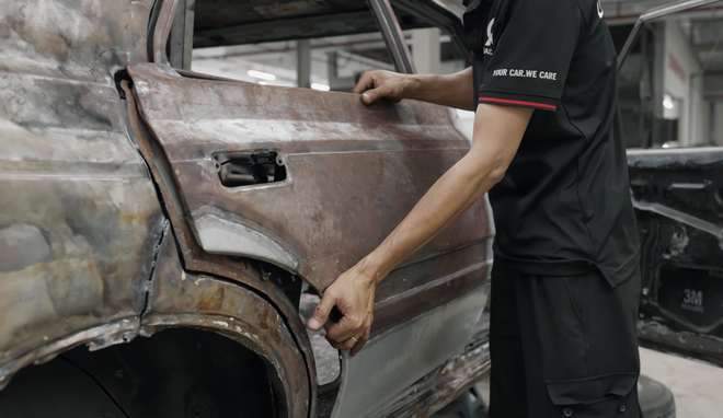 D&acirc;n chơi Việt 'hồi sinh' Toyota Crown hơn 45 tuổi: Cắt, h&agrave;n từ từng chi tiết nhỏ, lắp m&agrave;n h&igrave;nh lớn, sơn m&agrave;u như tr&ecirc;n 'Mẹc G'- Ảnh 3.