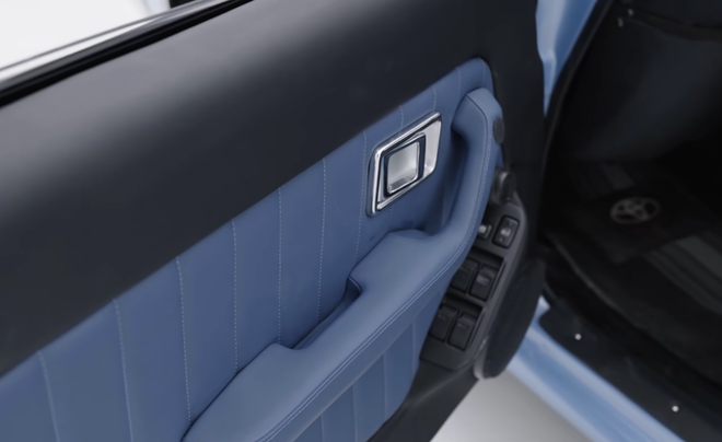 D&acirc;n chơi Việt 'hồi sinh' Toyota Crown hơn 45 tuổi: Cắt, h&agrave;n từ từng chi tiết nhỏ, lắp m&agrave;n h&igrave;nh lớn, sơn m&agrave;u như tr&ecirc;n 'Mẹc G'- Ảnh 11.