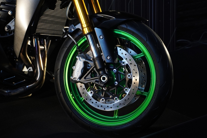 Chọn Kawasaki Z1100 SE hay 'cố' hơn 160 triệu lấy Yamaha MT-10 SP, bảng so s&aacute;nh n&agrave;y gi&uacute;p bạn dễ lựa chọn hơn- Ảnh 7.