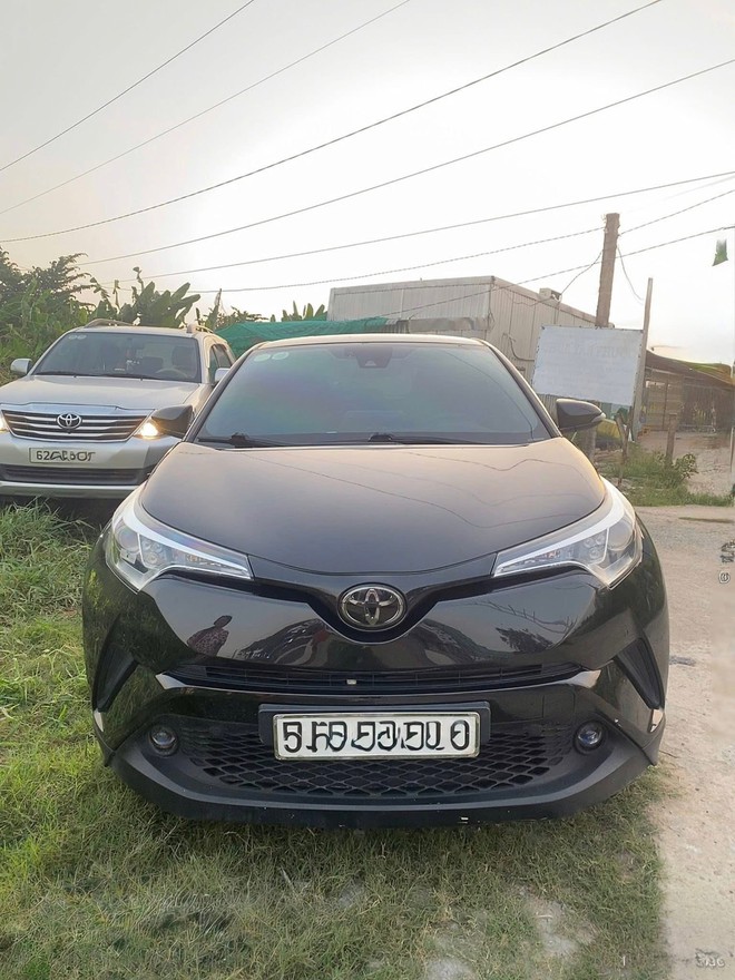 Chiếc Toyota C-HR hiếm hoi tại Việt Nam b&aacute;n lại 700 triệu: Ngang cỡ Creta, mua mới gần 2 tỷ, nhập nguy&ecirc;n chiếc từ Thổ Nhĩ Kỳ- Ảnh 2.