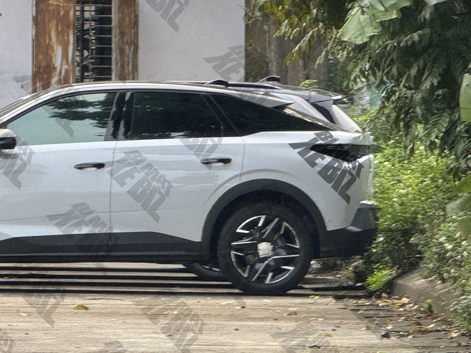 Ảnh thực tế Peugeot 3008 v&agrave; 5008 thế hệ mới tại Việt Nam: Thiết kế lai coupe độc đ&aacute;o, dễ d&ugrave;ng động cơ hybrid, chờ ra mắt đấu CR-V- Ảnh 5.