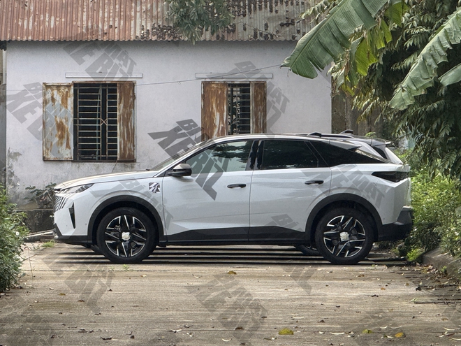 Ảnh thực tế Peugeot 3008 v&agrave; 5008 thế hệ mới tại Việt Nam: Thiết kế lai coupe độc đ&aacute;o, dễ d&ugrave;ng động cơ hybrid, chờ ra mắt đấu CR-V- Ảnh 3.