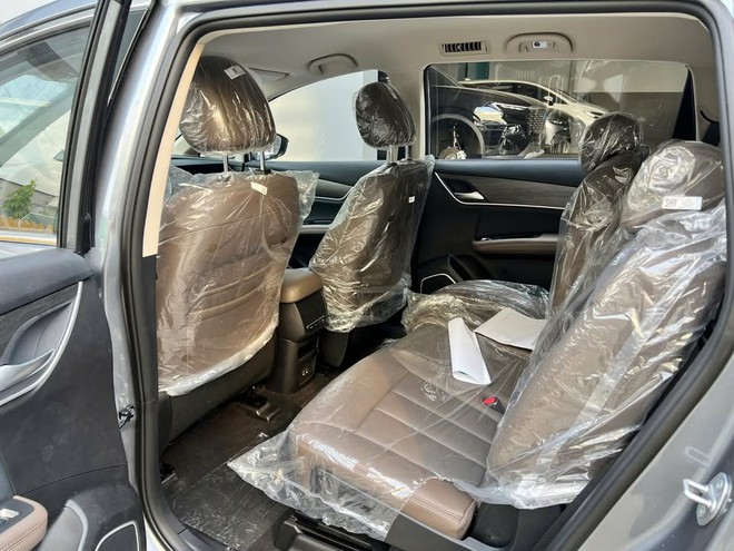 Bỏ qua xe xăng chạy dịch vụ, BYD M6 liệu c&oacute; l&agrave; &lsquo;mỏ v&agrave;ng&rsquo; mới: 7 chỗ rộng r&atilde;i, sạc một lần chạy 420km, đầy ắp c&ocirc;ng nghệ &lsquo;nịnh&rsquo; kh&aacute;ch- Ảnh 4.