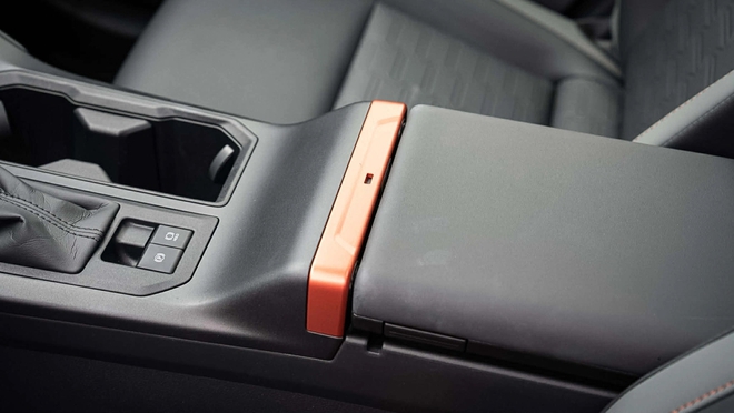 Toyota RAV4 2026 ra mắt ĐN&Aacute;: 2 bản, gi&aacute; quy đổi từ 950 triệu đồng, liệu c&oacute; về Việt Nam cạnh tranh CR-V bằng động cơ hybrid?- Ảnh 18.