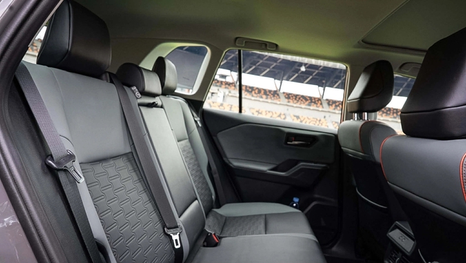 Toyota RAV4 2026 ra mắt ĐN&Aacute;: 2 bản, gi&aacute; quy đổi từ 950 triệu đồng, liệu c&oacute; về Việt Nam cạnh tranh CR-V bằng động cơ hybrid?- Ảnh 20.