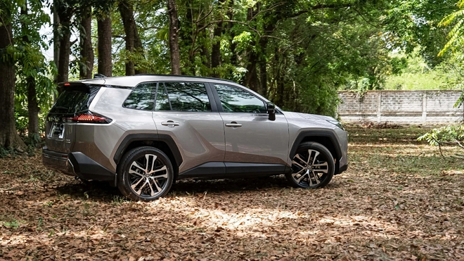 Toyota RAV4 2026 ra mắt ĐN&Aacute;: 2 bản, gi&aacute; quy đổi từ 950 triệu đồng, liệu c&oacute; về Việt Nam cạnh tranh CR-V bằng động cơ hybrid?- Ảnh 8.