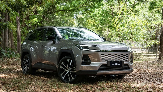 Toyota RAV4 2026 ra mắt ĐN&Aacute;: 2 bản, gi&aacute; quy đổi từ 950 triệu đồng, liệu c&oacute; về Việt Nam cạnh tranh CR-V bằng động cơ hybrid?- Ảnh 7.