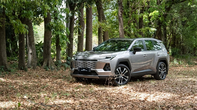 Toyota RAV4 2026 ra mắt ĐN&Aacute;: 2 bản, gi&aacute; quy đổi từ 950 triệu đồng, liệu c&oacute; về Việt Nam cạnh tranh CR-V bằng động cơ hybrid?- Ảnh 6.